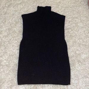 Turtleneck sleeveless top, never worn